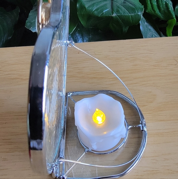 Elegant Heart-Shaped Stained Glass Angel Art Metal Tea Light. - Picture 2 of 4